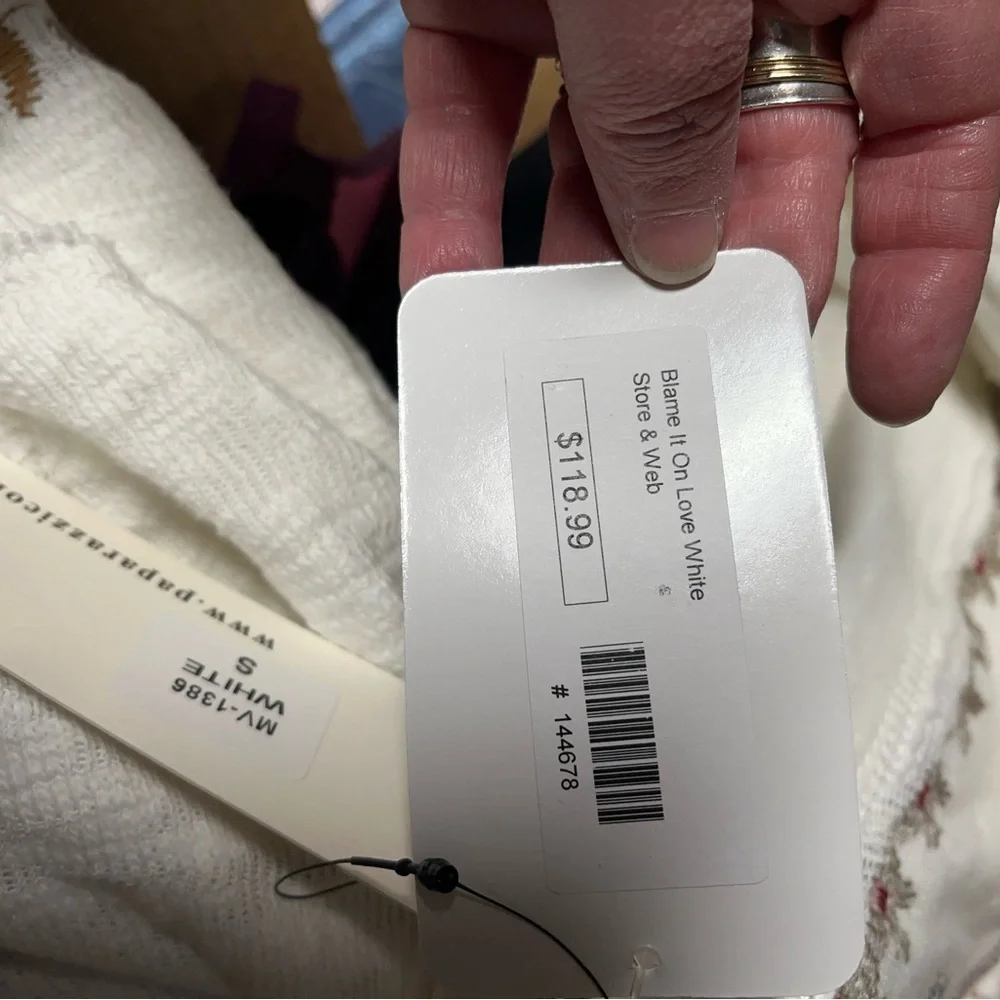 NWT Paparazzi Beautifully Embroidered Vest - Picture 4 of 9